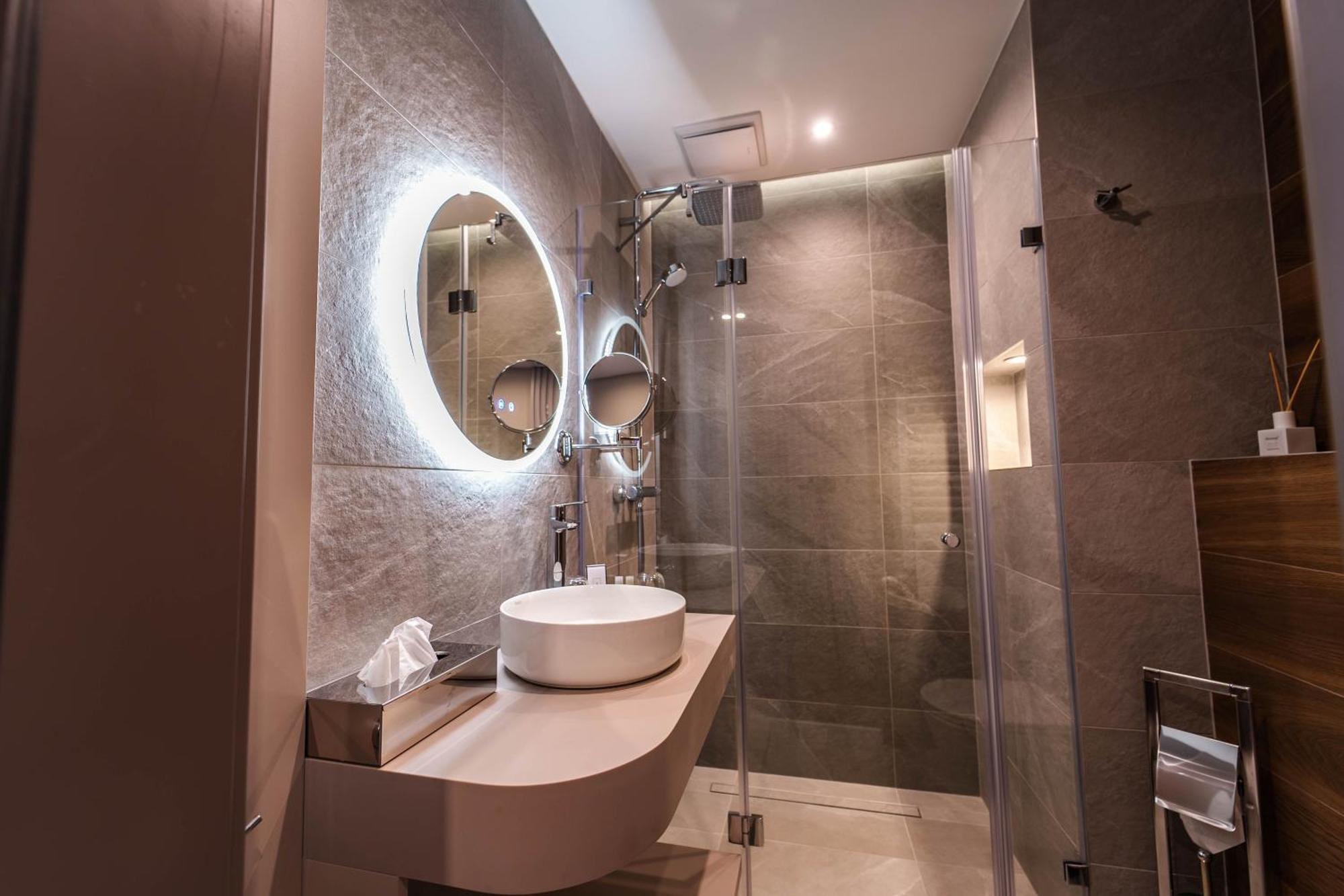 Rokusfalvy Borhotel Es Fogado เอทเยค ภายนอก รูปภาพ