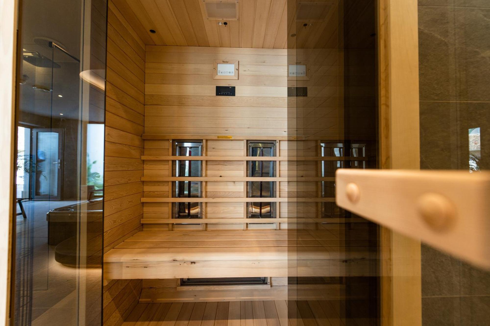 Rokusfalvy Borhotel Es Fogado เอทเยค ภายนอก รูปภาพ